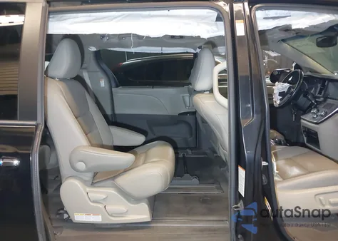 2015 Toyota Sienna Xle 8 Passenger z USA, uszkodzony, nr VIN 5TDYK3DC7FS581134